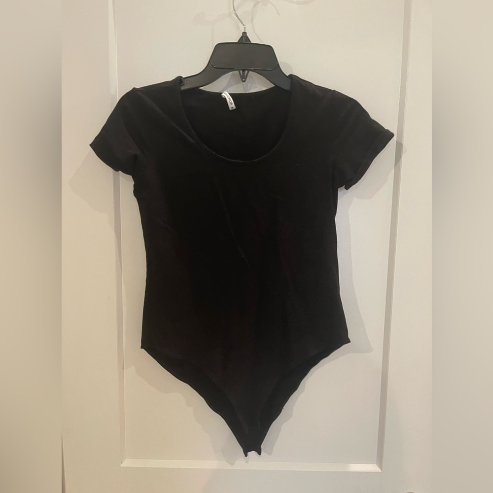 Short sleeve black body suit